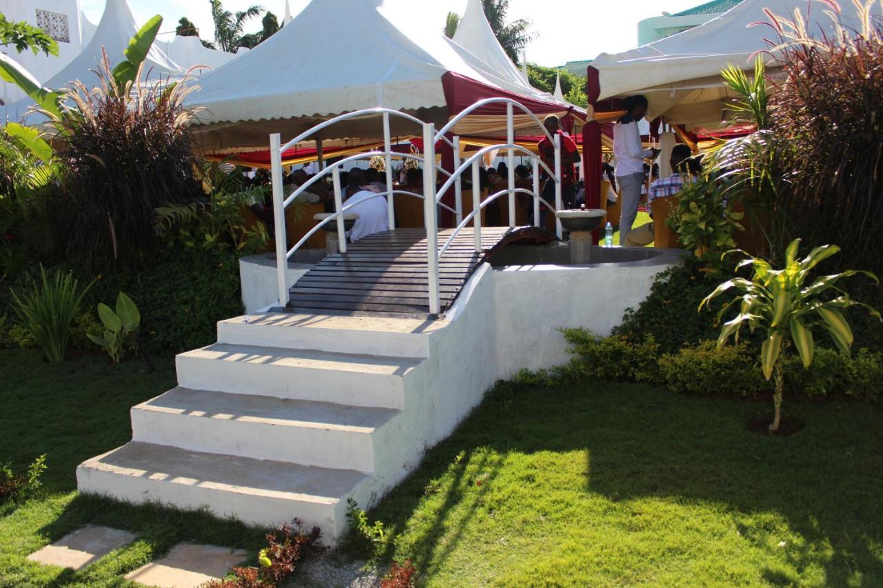 Chamiachi Hotel & Apartments Bamburi Exterior photo